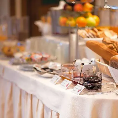 Mistral Superior Hotel 3*