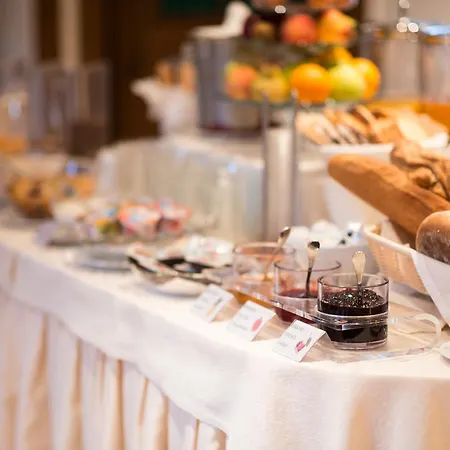 Mistral Superior Отель